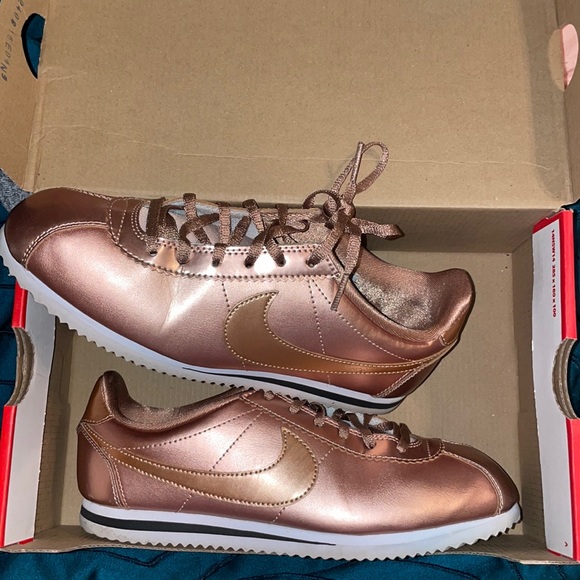 rose gold cortez
